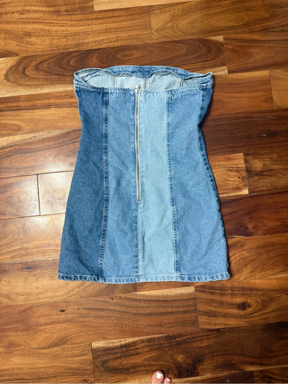 PrettyLittleThing Light Blue Denim Tube Dress - Picture 4 of 5